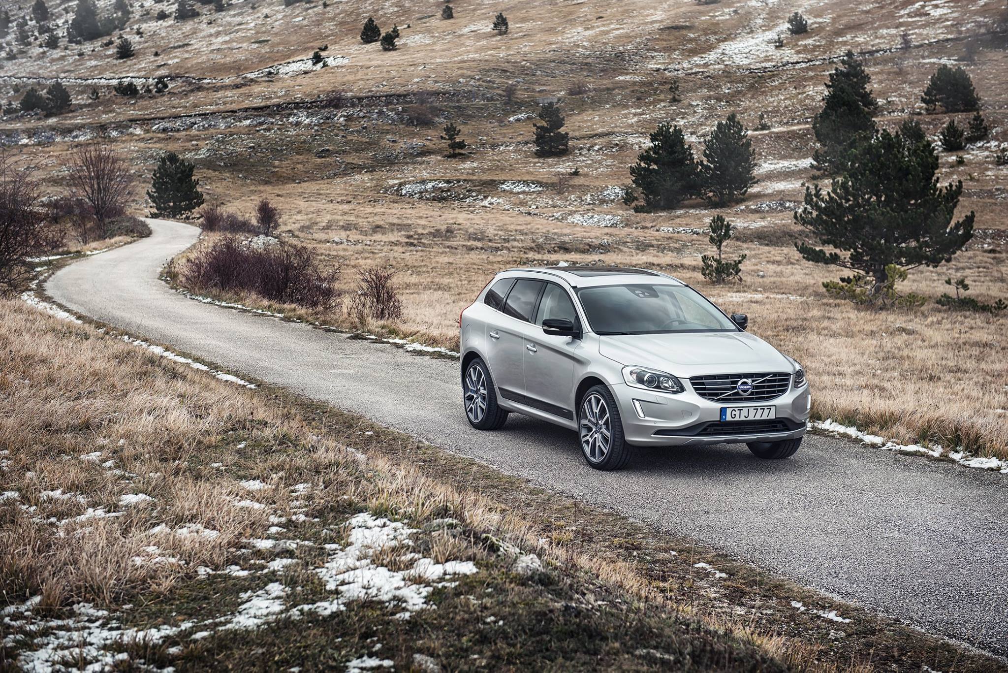 Prijzen en uitvoeringen Volvo XC60 modeljaar 2017. De populaire SUV is er wederom als Nordic+ en krijgt voortaan meer uitvoeringen met AWD. Nieuw zijn ook de Polestar Performance Parts.