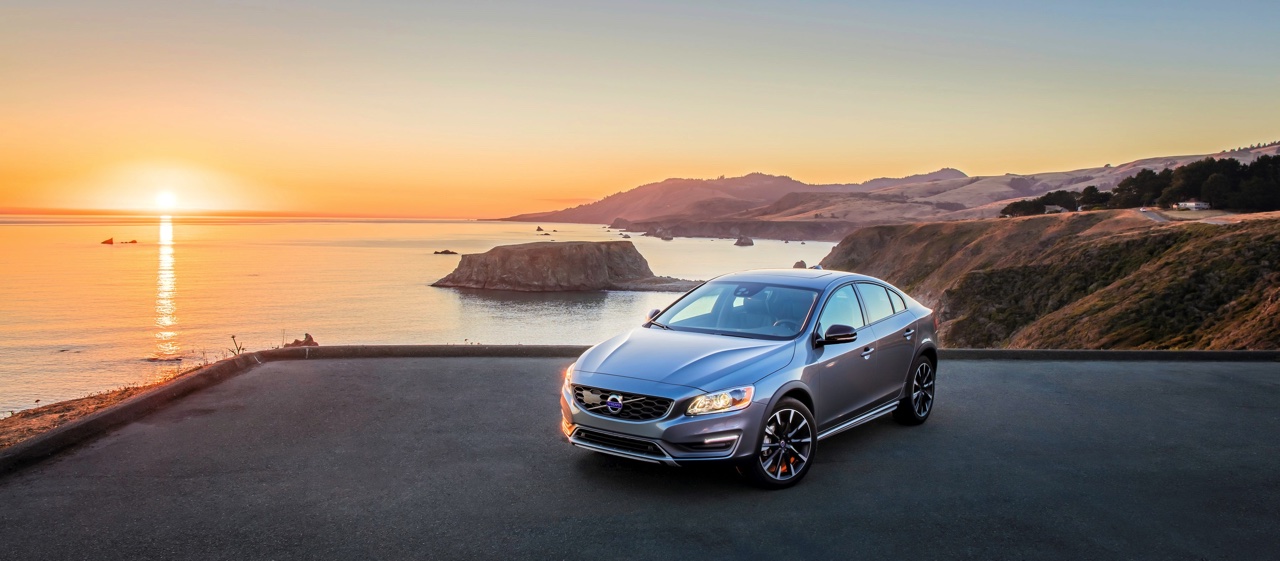 Volvo S60 Cross Country en V60 Cross Country met ingang van modeljaar 2017 in meer uitvoeringen en kleuren verkrijgbaar. Nieuw zijn de T5 AWD en D3 diesel.