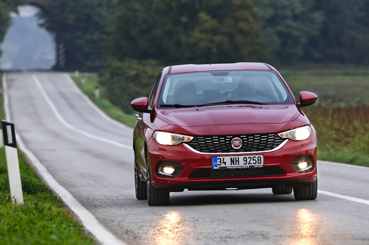 Fiat brengt de nieuwe Tipo sedan 1.4 en 1.3 MultiJet in Nederland op de markt, gevolgd door de Tipo hatchback in de zomer van 2016 en de Tipo Stationwagon na de zomer.