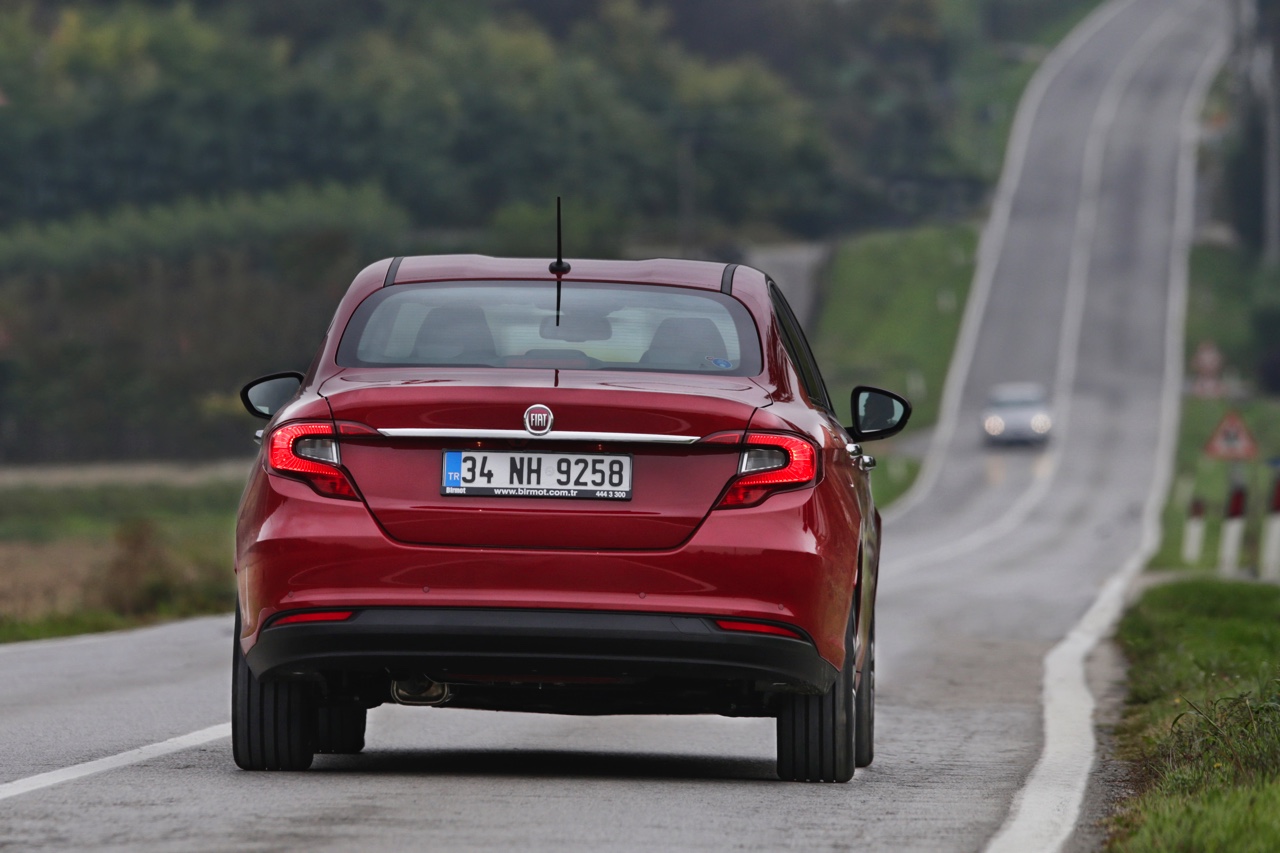 Fiat brengt de nieuwe Tipo sedan 1.4 en 1.3 MultiJet in Nederland op de markt, gevolgd door de Tipo hatchback in de zomer van 2016 en de Tipo Stationwagon na de zomer.