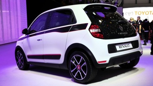 Nieuwe Renault Twingo introductie vanaf september bij de dealer. Leverbaar met SCe70 en TCe90 driecilinders. Standaard vijfdeurs en ruimer dan ooit. Maar ook kleiner.