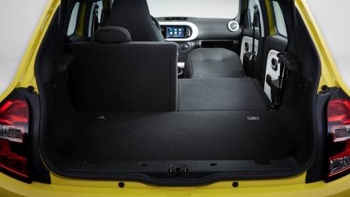 Nieuwe Renault Twingo introductie vanaf september bij de dealer. Leverbaar met SCe70 en TCe90 driecilinders. Standaard vijfdeurs en ruimer dan ooit. Maar ook kleiner.