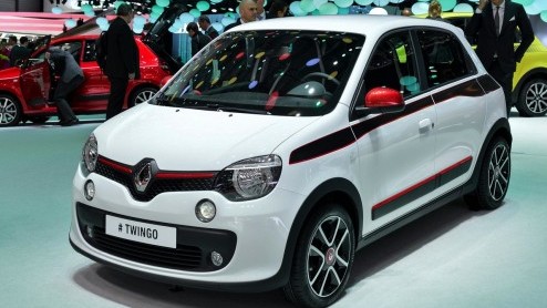 Nieuwe Renault Twingo introductie vanaf september bij de dealer. Leverbaar met SCe70 en TCe90 driecilinders. Standaard vijfdeurs en ruimer dan ooit. Maar ook kleiner.