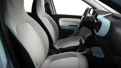 Nieuwe Renault Twingo introductie vanaf september bij de dealer. Leverbaar met SCe70 en TCe90 driecilinders. Standaard vijfdeurs en ruimer dan ooit. Maar ook kleiner.