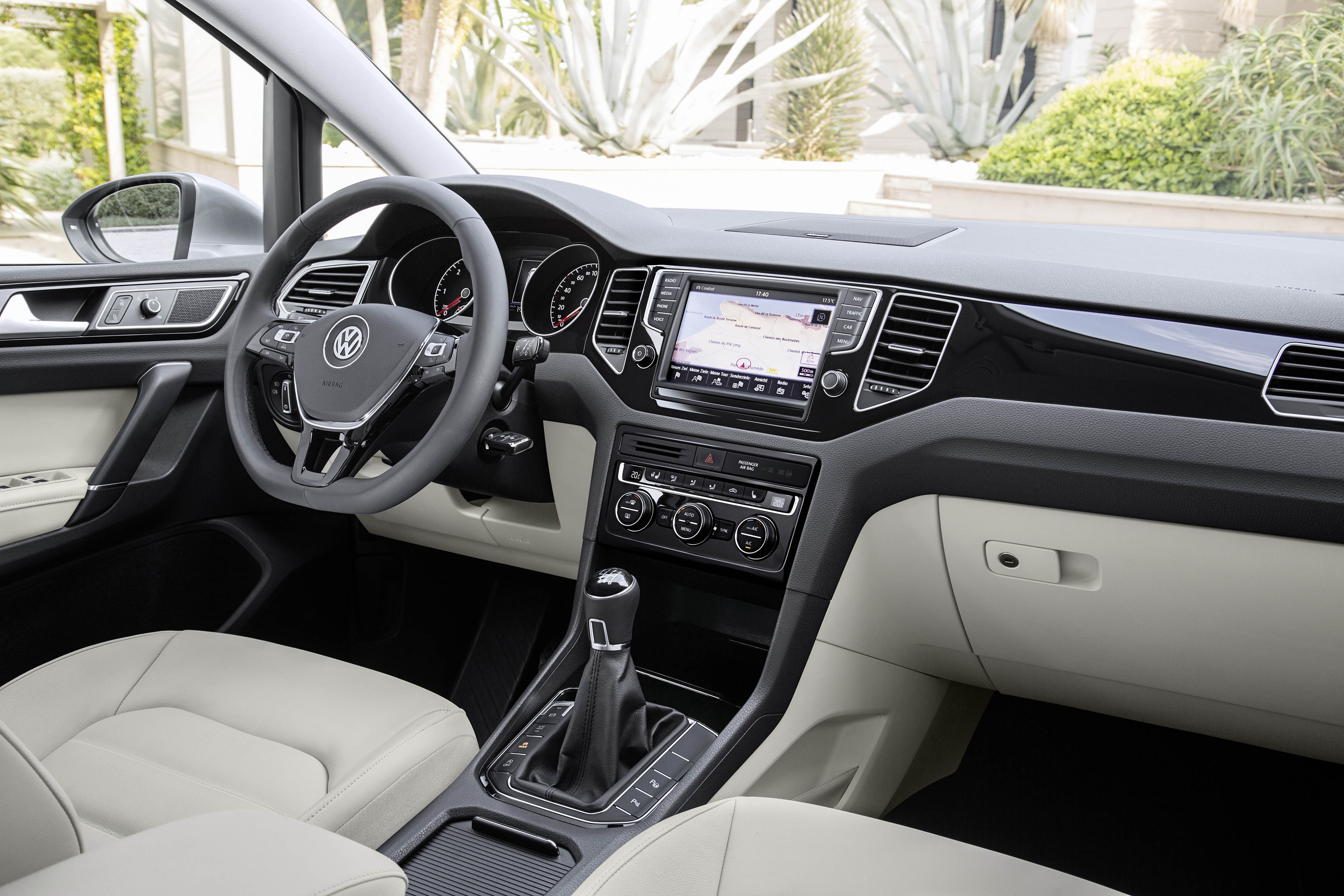 Prijzen Volkswagen Golf Sportsvan verlaagd vanaf modeljaar 2016. Ook geldt er nu een inruilpremie van 1000 tot 1500 euro.
