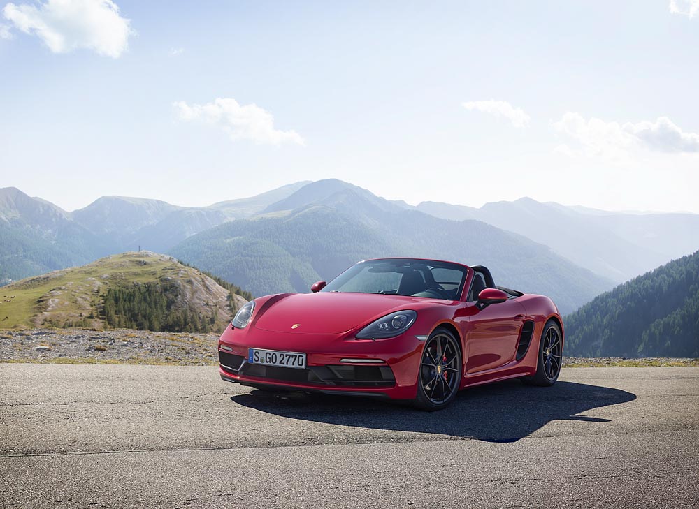 Porsche breidt het programma van de 718 Boxster en Cayman uit met de GTS-versie de 35 pk extra levert.