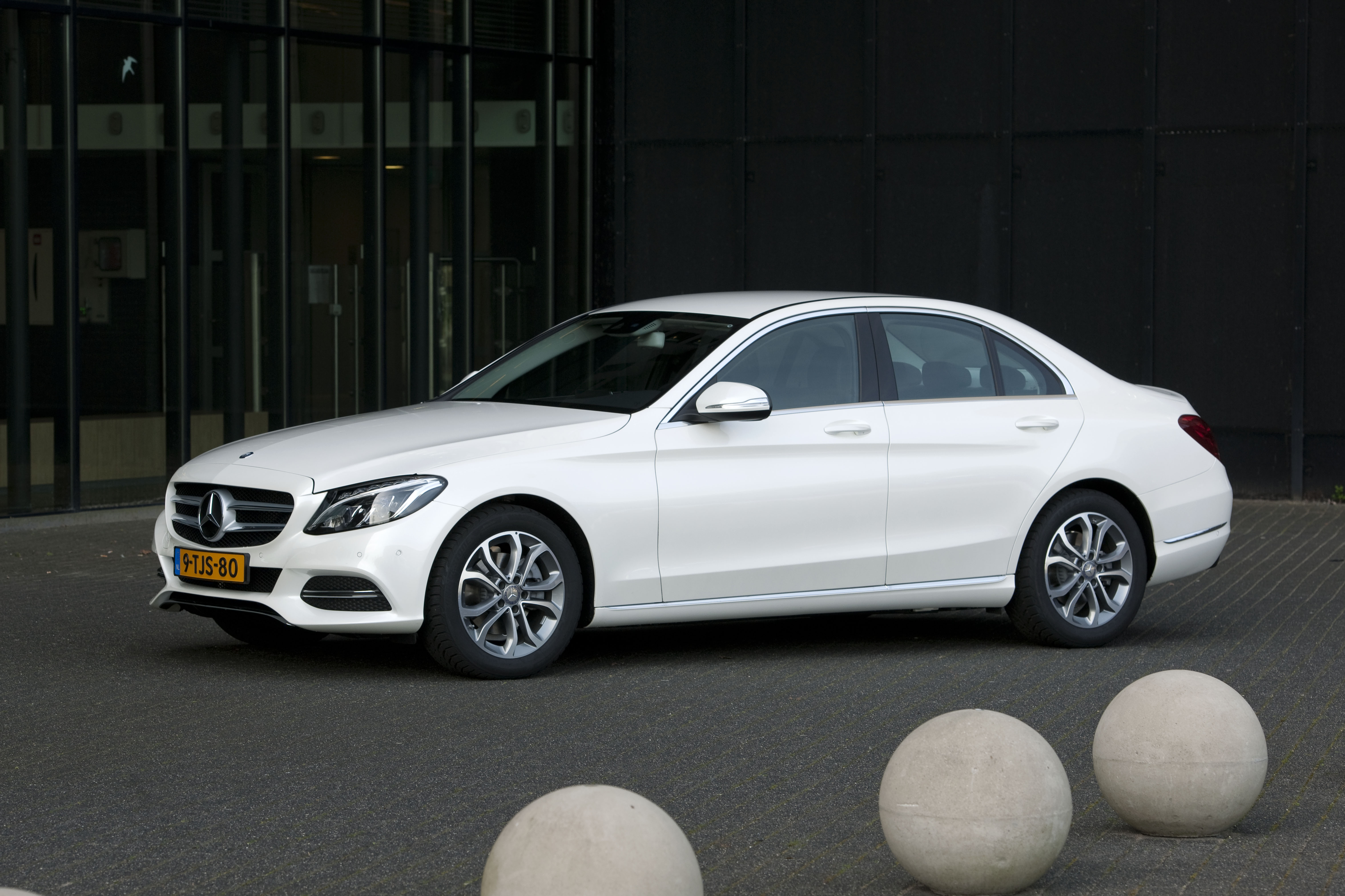 Modeljaar 2016 van de Mercedes C-Klasse verwelkomt de C 160 en C 300 viercilinders in het gamma.