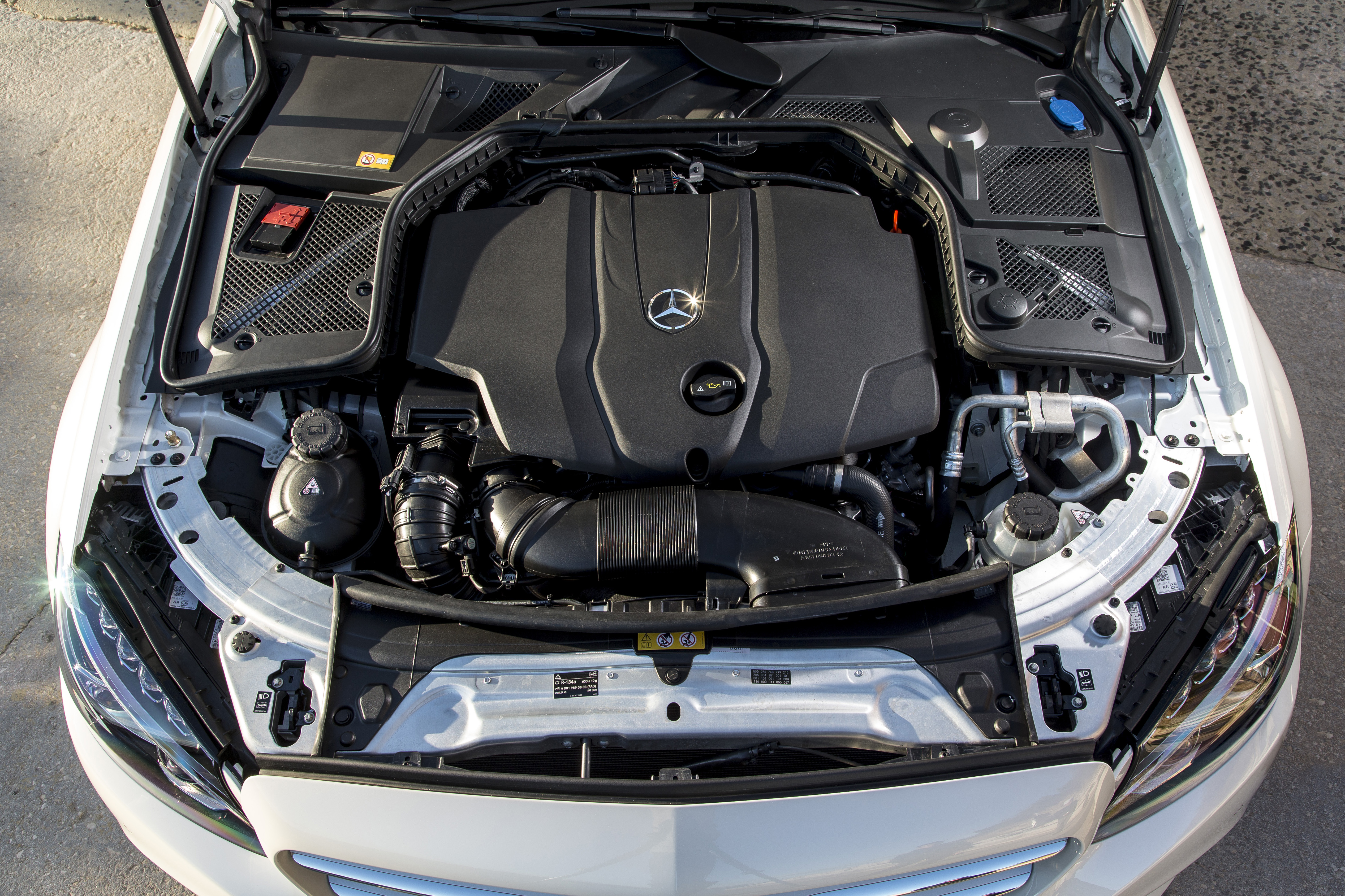 Modeljaar 2016 van de Mercedes C-Klasse verwelkomt de C 160 en C 300 viercilinders in het gamma.