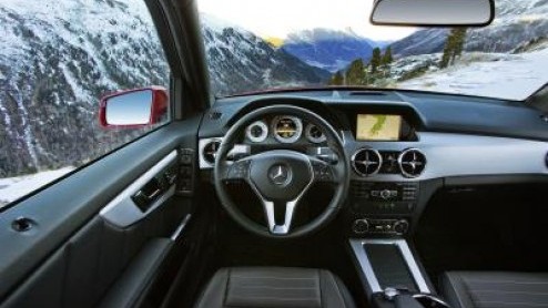 Mercedes-Benz GLK nu ook leverbaar met viercilinder turbobenzinemotoren. Nieuw duo GLK 200 en GLK 250 en GLK 250 4Matic doen intrede op prijslijst.