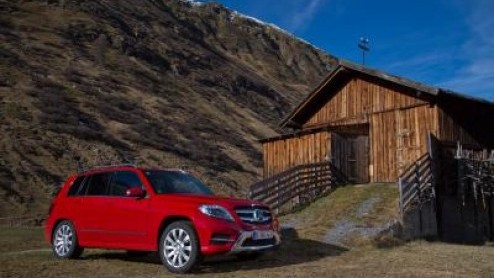 Mercedes-Benz GLK nu ook leverbaar met viercilinder turbobenzinemotoren. Nieuw duo GLK 200 en GLK 250 en GLK 250 4Matic doen intrede op prijslijst.