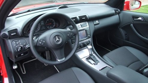 Ruim een jaar geleden heeft Mercedes de C-klasse een nieuw leven ingeblazen. Je had er vervolgens een weddenschap op kunnen afsluiten dat de nieuwe Sportcoup niet veel later zou volgen. Die weddensch