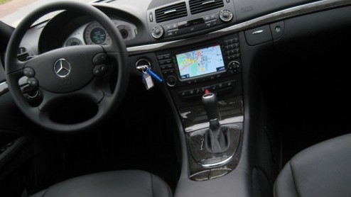 Mercedes heeft deze maand de nieuwe E-Klasse officieel voorgesteld. Vlak daarvoor reden wij met een bijzonder vooruitstrevend exemplaar van de huidige generatie, namelijk de E300 BlueTEC. Door een gea