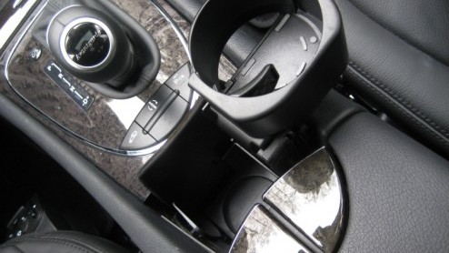 Mercedes heeft deze maand de nieuwe E-Klasse officieel voorgesteld. Vlak daarvoor reden wij met een bijzonder vooruitstrevend exemplaar van de huidige generatie, namelijk de E300 BlueTEC. Door een gea