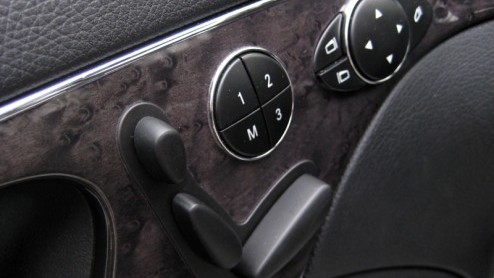 Mercedes heeft deze maand de nieuwe E-Klasse officieel voorgesteld. Vlak daarvoor reden wij met een bijzonder vooruitstrevend exemplaar van de huidige generatie, namelijk de E300 BlueTEC. Door een gea