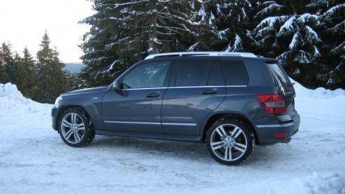 Sneeuw, vrieskou en een zonnetje waren voor ons d ingredinten om de sfeer te willen gaan proeven in het welbekende Winterberg. Goede timing van Mercedes-Benz om met de nieuwe GLK op de proppen te ko