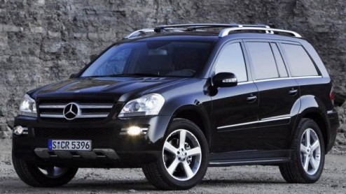 Mercedes is al een aardige tijd de concurrentie flink tegengas aan het bieden. Na de nieuwe C-klasse van dit jaar kunnen we volgend jaar de GLK verwachten. Deze 'midsize' SUV moet het dan gaan opnemen