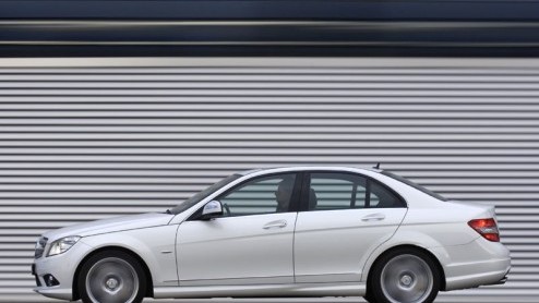 En daar is hij dan, de Benz C-Klasse. We wisten natuurlijk al hoe hij er uit zag, maar nu is er ook wat meer info beschikbaar.
