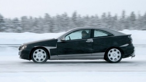 Mercedes heeft onlangs de opvolger van een van zijn belangrijkste modellen aan de wereld laten zien. Mercedes kennende krijgen we ook van deze C-Klasse weer een hoop uitvoeringen, getuige de fotos.