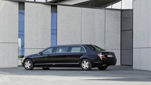 Een flinke limousine nodig maar aan een Maybach niet genoeg? Misschien is de Mercedes S600 Pullman een optie. Dit vlaggenschip is met 6.35 meter lengte langer dan een Maybach 62, en met de vergaande G