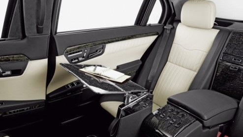 Een flinke limousine nodig maar aan een Maybach niet genoeg? Misschien is de Mercedes S600 Pullman een optie. Dit vlaggenschip is met 6.35 meter lengte langer dan een Maybach 62, en met de vergaande G