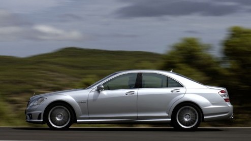 Als de letters AMG achter op een Mercedes geplakt zijn, weet je dat je met een snelle auto te maken hebt. En omdat er niet genoeg snelle autos in de wereld kunnen zijn en Mercedes dit ook snapt, kome