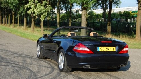 De Mercedes-Benz SL prijkt al tientallen jaren in het modelgamma. De geschiedenis van deze roadster reikt terug tot begin jaren vijftig en wordt geprezen om zijn fraaie verschijning en sportieve aspir