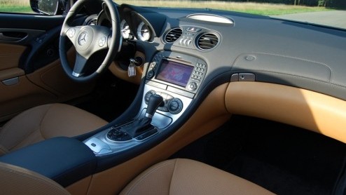 De Mercedes-Benz SL prijkt al tientallen jaren in het modelgamma. De geschiedenis van deze roadster reikt terug tot begin jaren vijftig en wordt geprezen om zijn fraaie verschijning en sportieve aspir