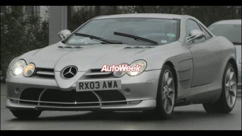 Op internet gaan de geruchten dat er een update komt van de Mercedes SLR. Er wordt vooral aan het gewicht en aan het vermogen van de auto gewerkt.