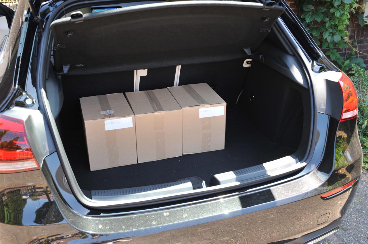 Mercedes zet met de vierde generatie A-klasse een flinke stap verder onder meer door grotere afmetingen, nieuwe techniek en een bijzonder dashboard. Dat bewijste en test.