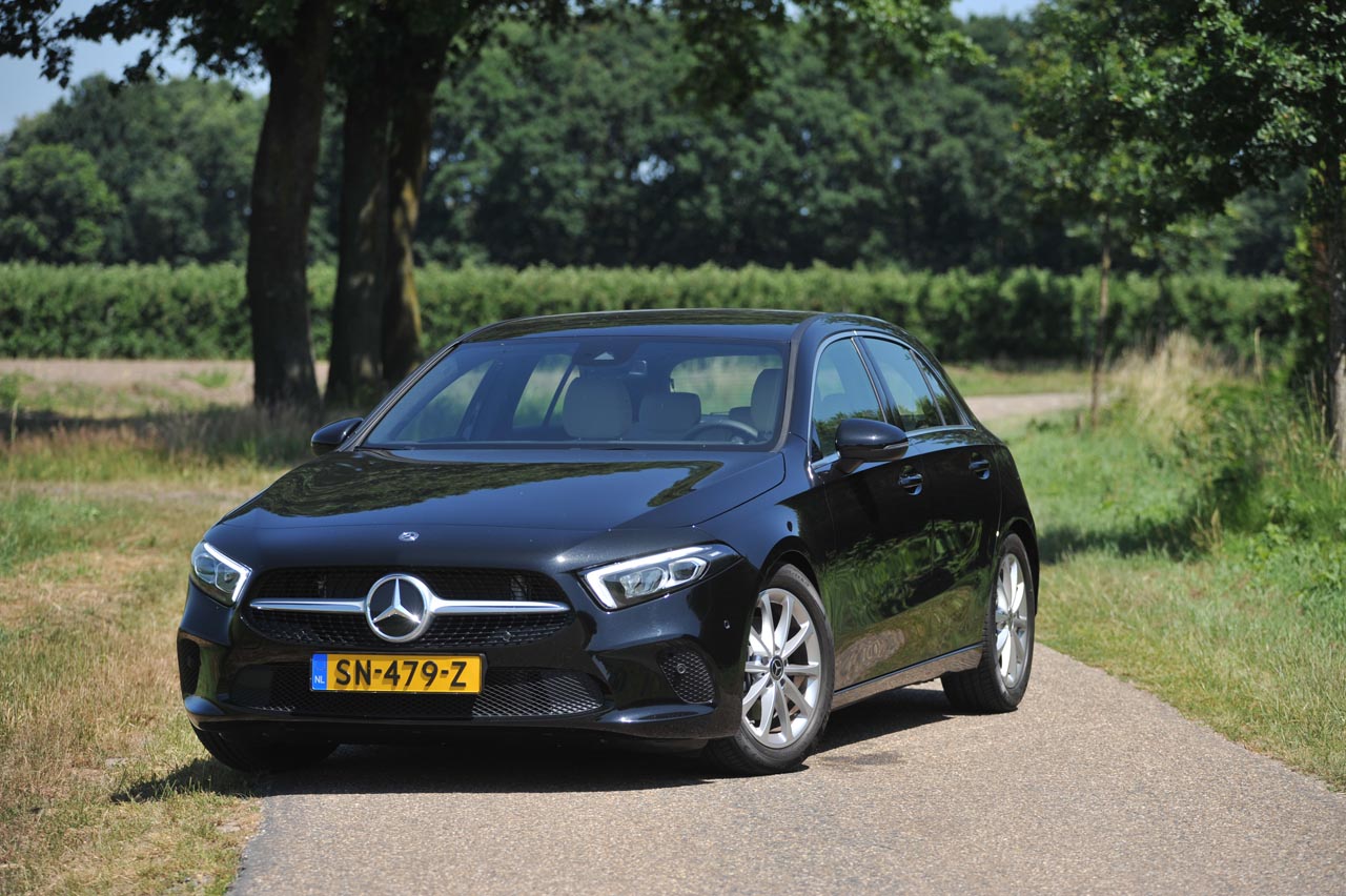 Mercedes zet met de vierde generatie A-klasse een flinke stap verder onder meer door grotere afmetingen, nieuwe techniek en een bijzonder dashboard. Dat bewijste en test.