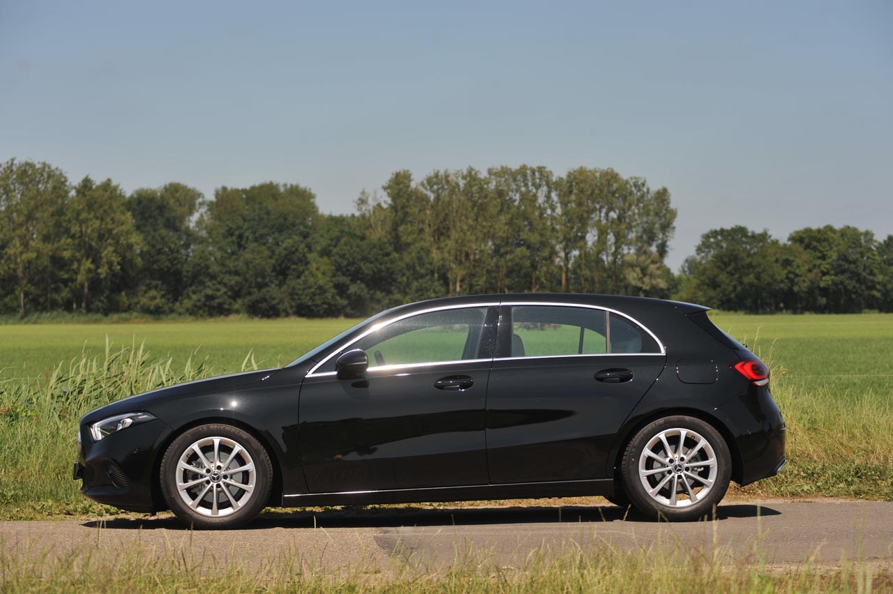 Mercedes zet met de vierde generatie A-klasse een flinke stap verder onder meer door grotere afmetingen, nieuwe techniek en een bijzonder dashboard. Dat bewijste en test.