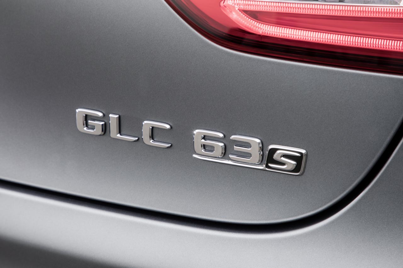 Met het bekend maken van de prijzen zijn de twee carrosserievarianten van de Mercedes AMG GLC 63 verkrijgbaar.
