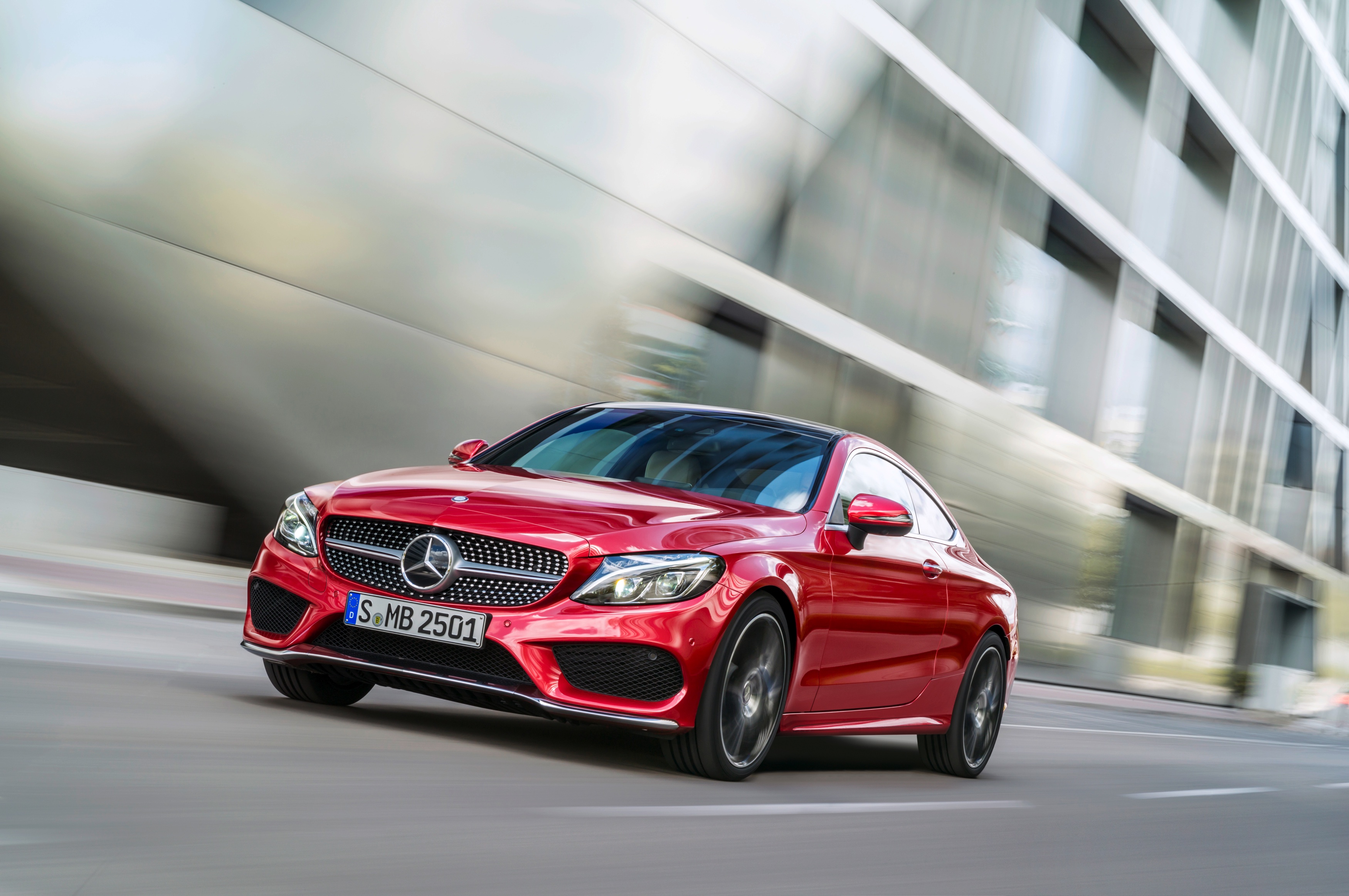 Prijzen en uitvoeringen Mercedes-Benz C-Klasse Coup bekend gemaakt. De 220d diesel heeft in 2016 21% bijtelling.
