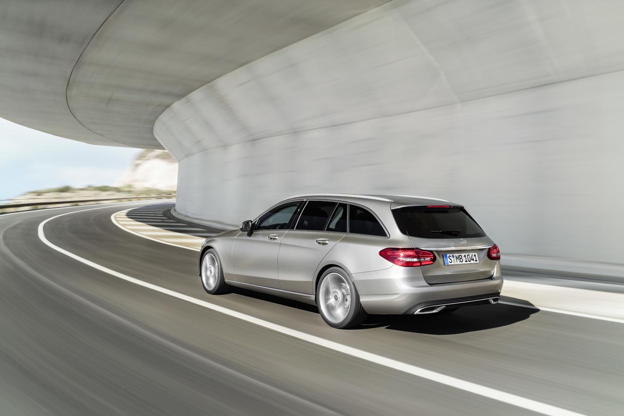 Mercedes laat de facelift van de C-klasse in Genve zien.