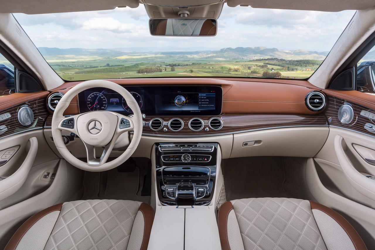 Prijzen en uitvoeringen Mercedes E-Klasse Estate, nu bestelbaar vanaf 54.495 euro met 25% bijtelling in 2015 en 22% bijtelling in 2016.