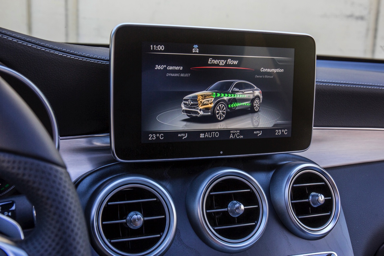 Autotest Mercedes GLC Coup, de sportiever ogende en dynamischer rijdende versie van de GLC SUV. We rijden de eerste kilometers met de GLC 250d, 350d en GLC 350e plug-in hybride.