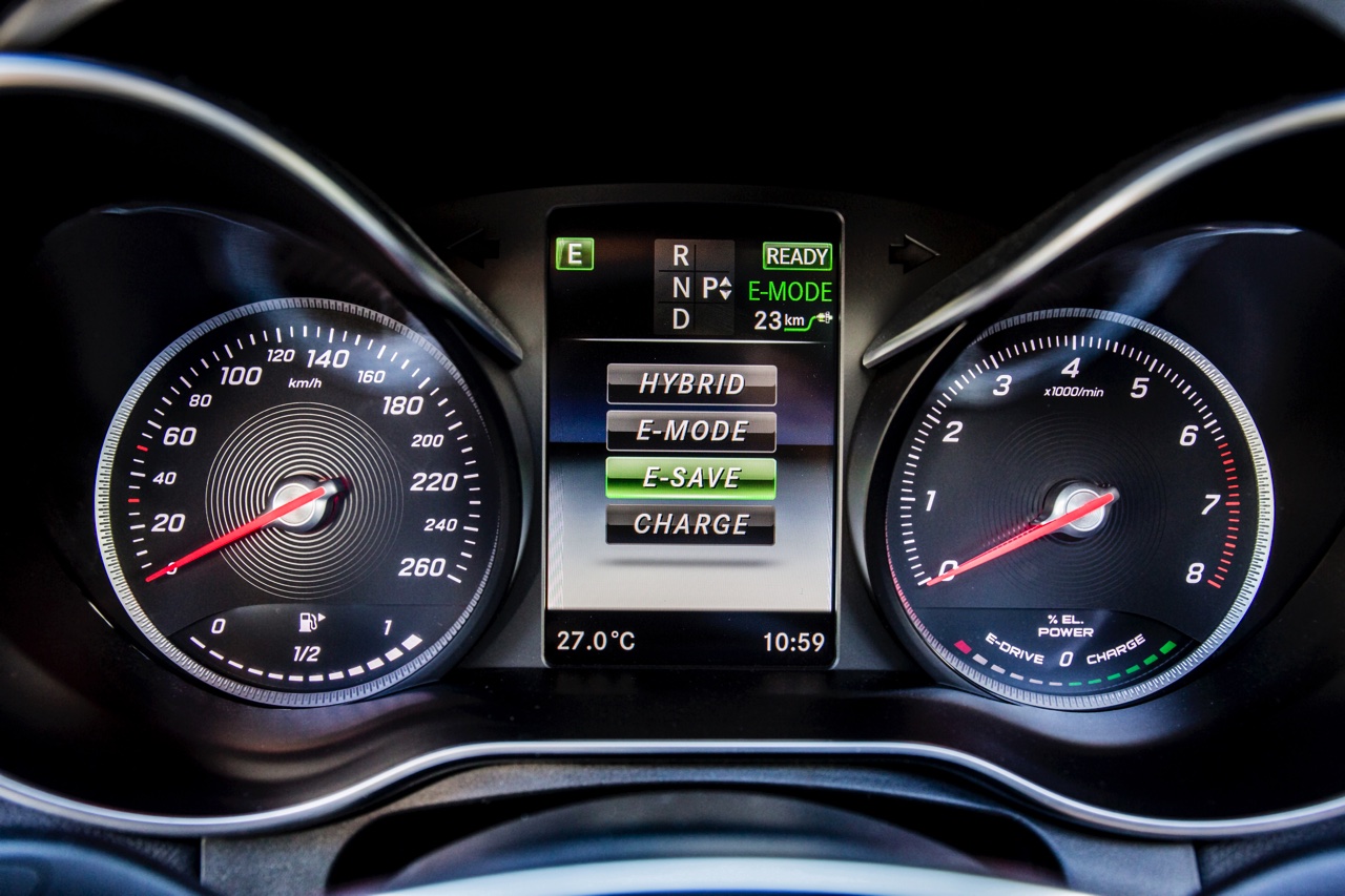 Autotest Mercedes GLC Coup, de sportiever ogende en dynamischer rijdende versie van de GLC SUV. We rijden de eerste kilometers met de GLC 250d, 350d en GLC 350e plug-in hybride.