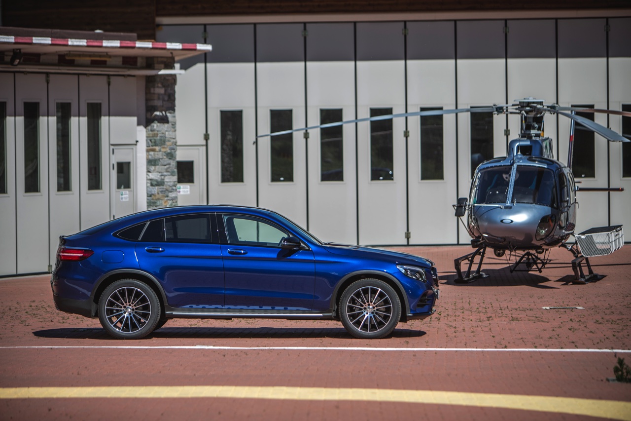 Autotest Mercedes GLC Coup, de sportiever ogende en dynamischer rijdende versie van de GLC SUV. We rijden de eerste kilometers met de GLC 250d, 350d en GLC 350e plug-in hybride.