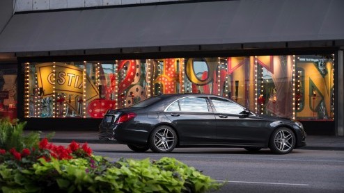 Mercedes S600 (W222) warmt op voor introductie tijdens Detroit Auto Show 2014.
