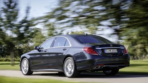 Even geen gezeur over lage bijtelling en CO2-uitstoot. Mercedes heeft namelijk de nieuwe S 65 AMG onthuld met een lekker dikker 6.0 liter V12 onder de kap.