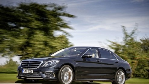 Even geen gezeur over lage bijtelling en CO2-uitstoot. Mercedes heeft namelijk de nieuwe S 65 AMG onthuld met een lekker dikker 6.0 liter V12 onder de kap.