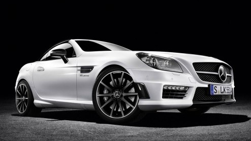 Mercedes-Benz heeft de zomer al in zijn bol en introduceert twee tijdelijke actiemodellen: de SLK CarbonLook Edition en de SL 2Look Edition.