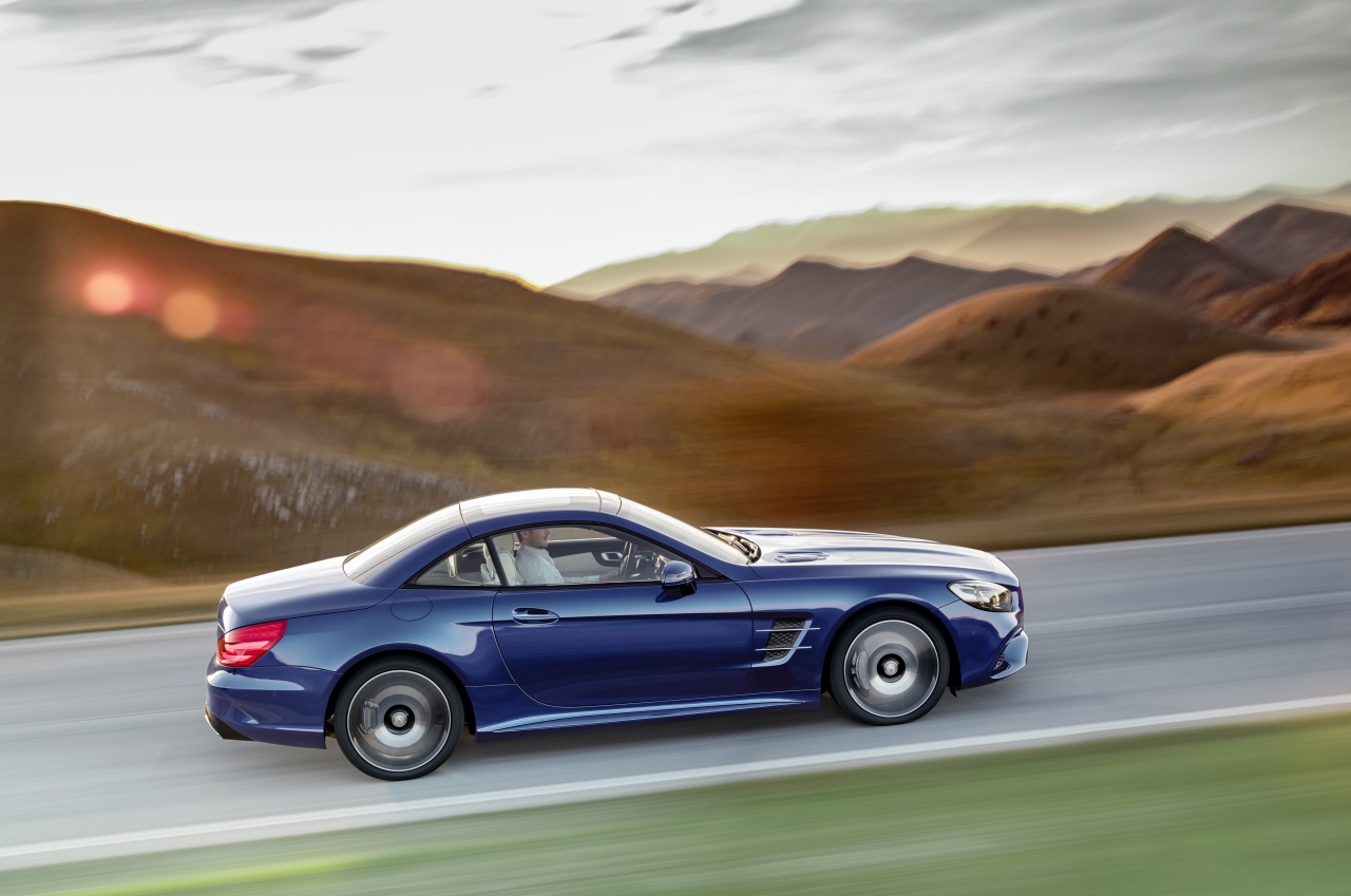 De facelift van de Mercedes SL maakt de legendarische roadster nog sportiever en stijlvoller. Het 2016-model maakt zijn debuut op de Los Angeles Motor Show.