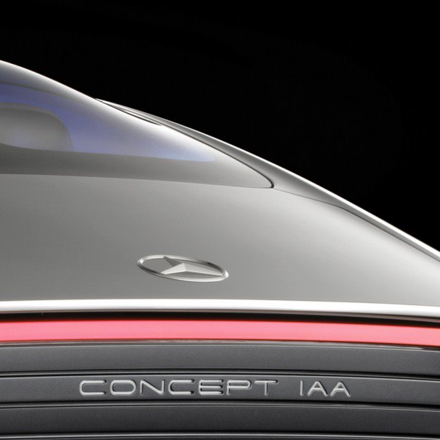 Mercedes Concept IAA Intelligent Aerodynamic Automobile. voorspelt de toekomst van een aerodynamische vierdeurscoup.