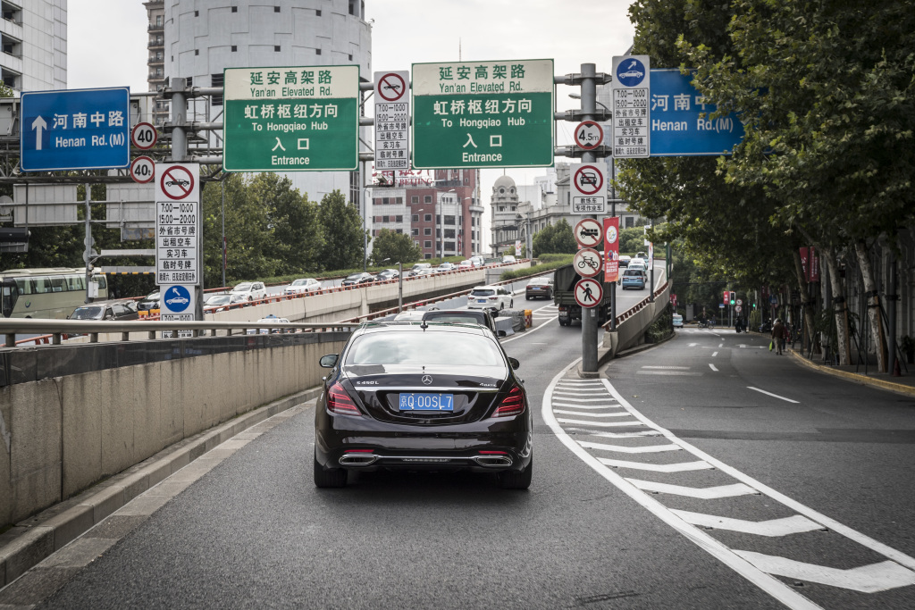 Mercedes is met de Intelligent World Drive actief in China. In Shanghai worden autonoom rijdende S-klasse getest onder specifieke omstandigheden.