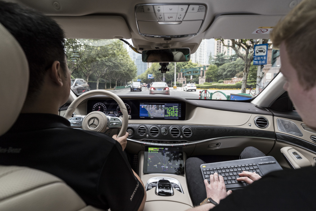 Mercedes is met de Intelligent World Drive actief in China. In Shanghai worden autonoom rijdende S-klasse getest onder specifieke omstandigheden.