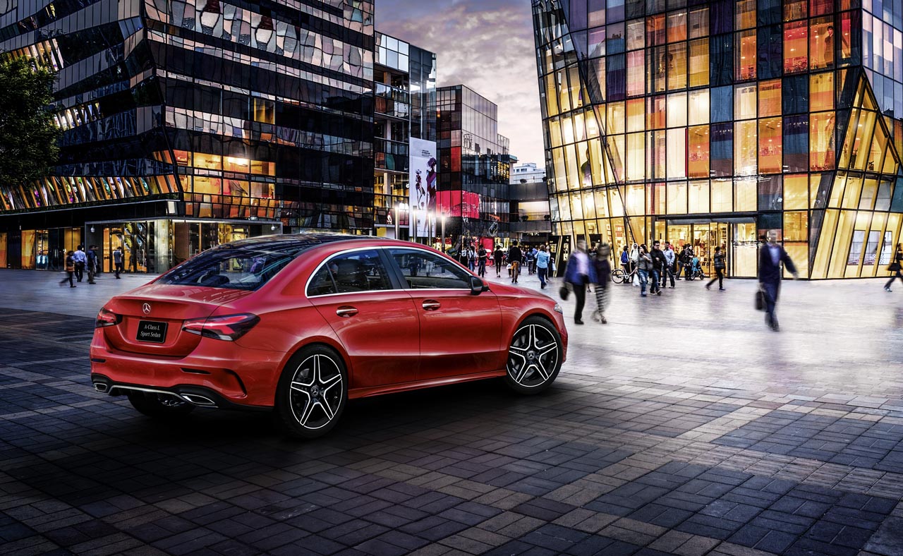 Mercedes brengt speciaal voor China een verlengde A-klasse sedan.