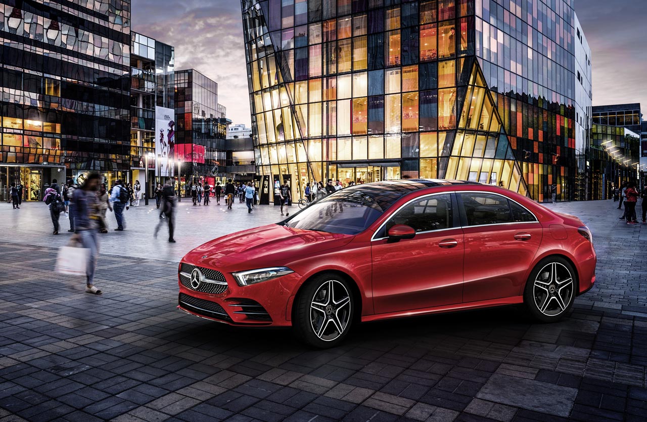 Mercedes brengt speciaal voor China een verlengde A-klasse sedan.