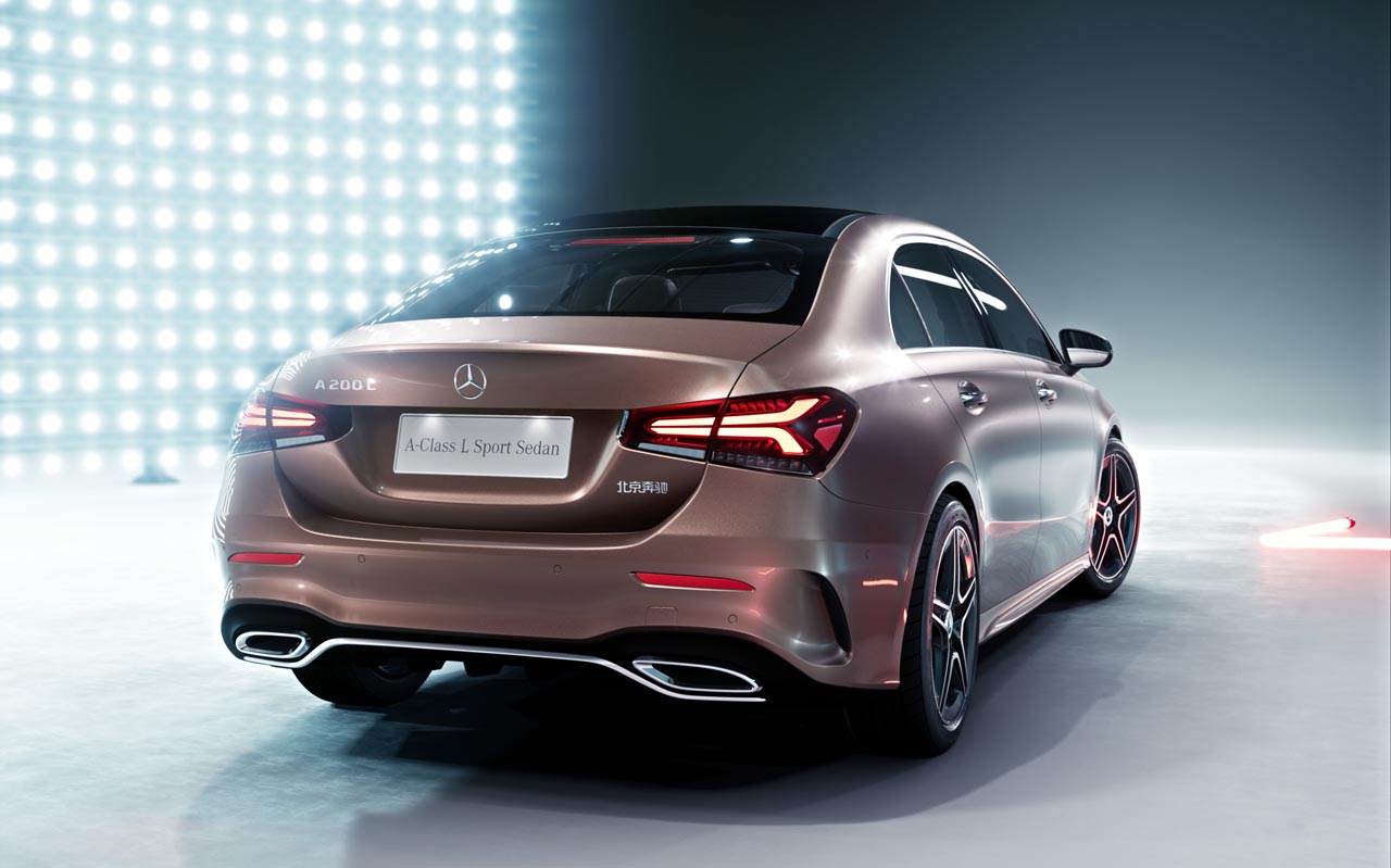Mercedes brengt speciaal voor China een verlengde A-klasse sedan.