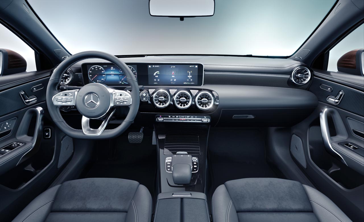 Mercedes brengt speciaal voor China een verlengde A-klasse sedan.